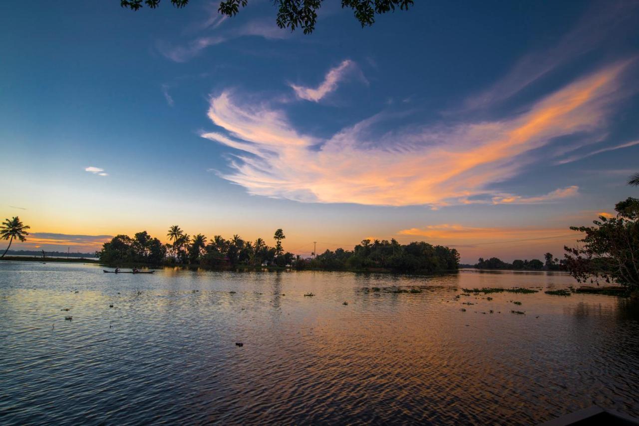 Warmth Lake Haven Alappuzha Ngoại thất bức ảnh