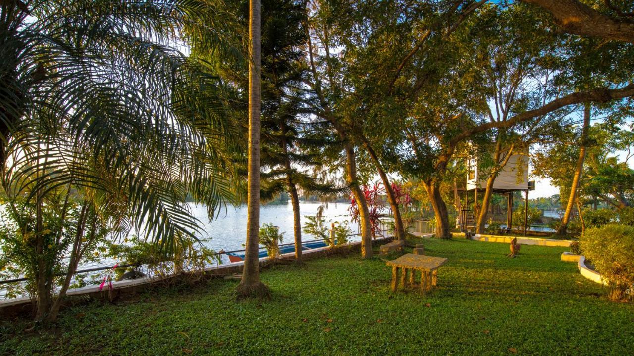 Warmth Lake Haven Alappuzha Ngoại thất bức ảnh