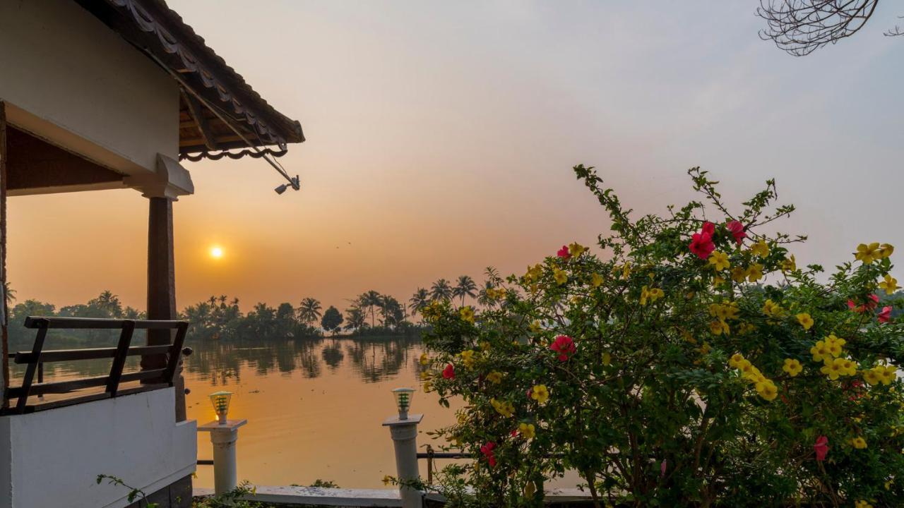 Warmth Lake Haven Alappuzha Ngoại thất bức ảnh